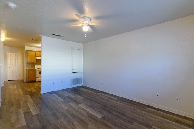Building Photo - SECTION 8 ACCEPTED & RENT SPECIAL - AVAILA...
