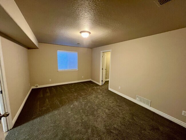 Building Photo - 5807 Zinfandel St