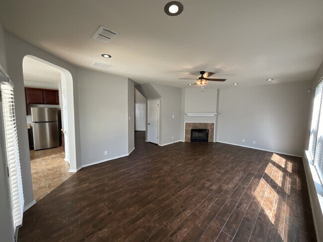 Building Photo - "Charming 3-Bed Oasis with Granite Touches & Cozy Fireplace in Cibolo!"
