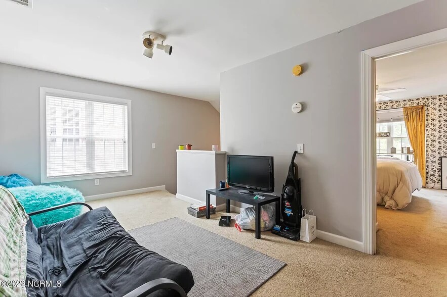 Building Photo - 5006 Carleton Dr