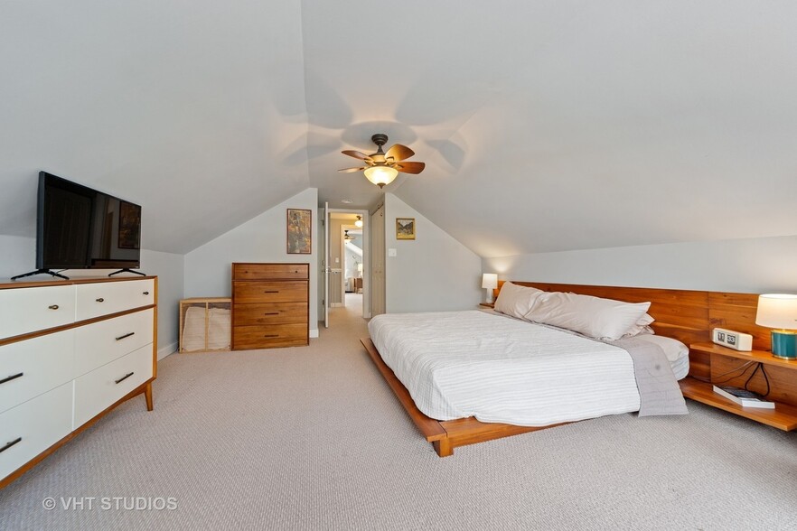 Building Photo - 3018 N Kostner Ave