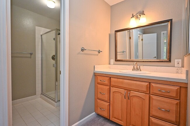 Building Photo - $3,950 -- STUNNING 4B/2BTH HOME IN BRIAR H...