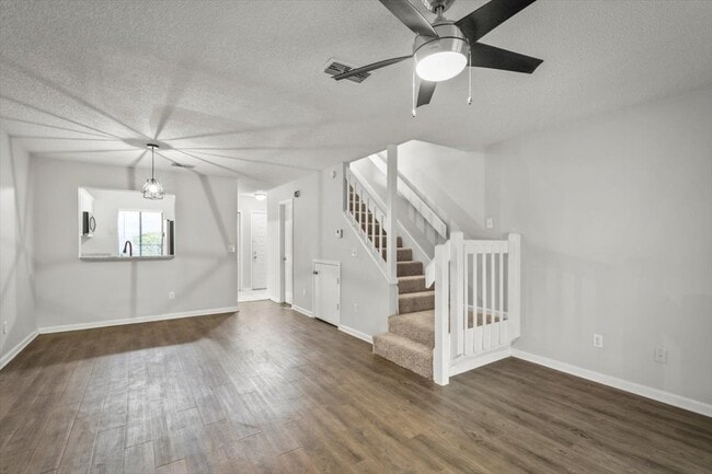 Building Photo - 8300 Plaza Gate Ln