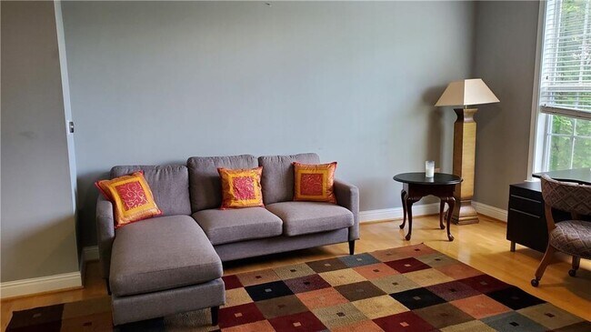 Building Photo - 1307 Stratford Commons