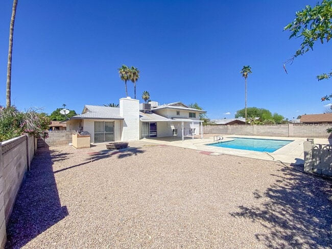Building Photo - 1519 E Laguna Dr