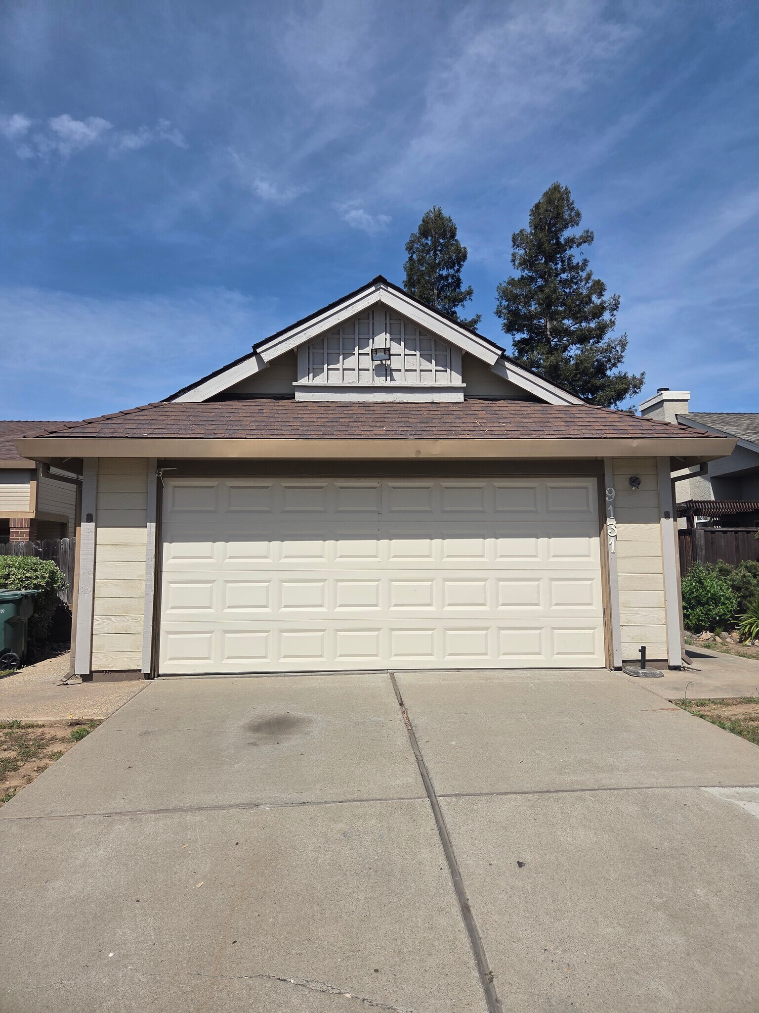 Front - 9131 Colonsay Way