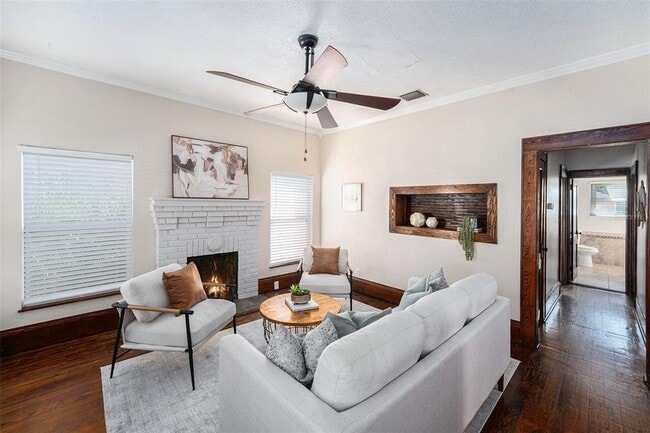 Building Photo - 2024 Oakdale Way