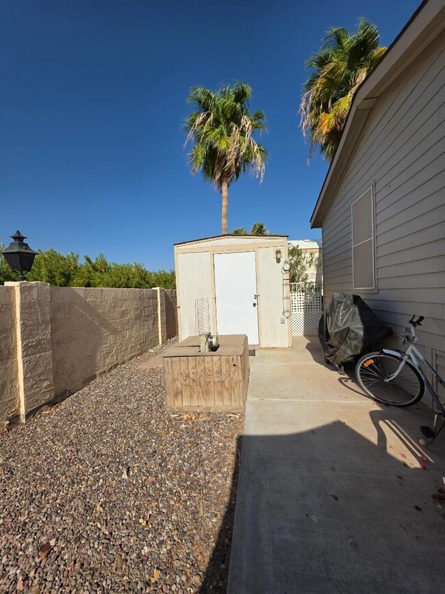 Building Photo - 5707 E 32nd St