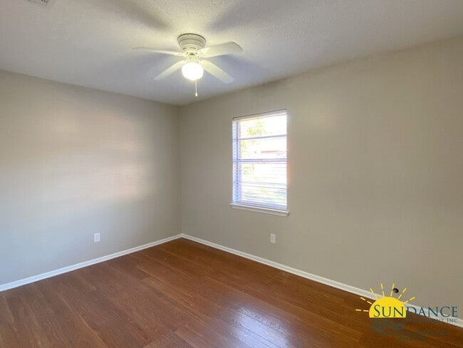 Building Photo - Great 2 Bedroom Unit in Fort Walton Beach