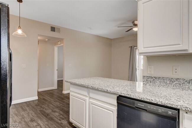 Building Photo - 5650 E Sahara Ave