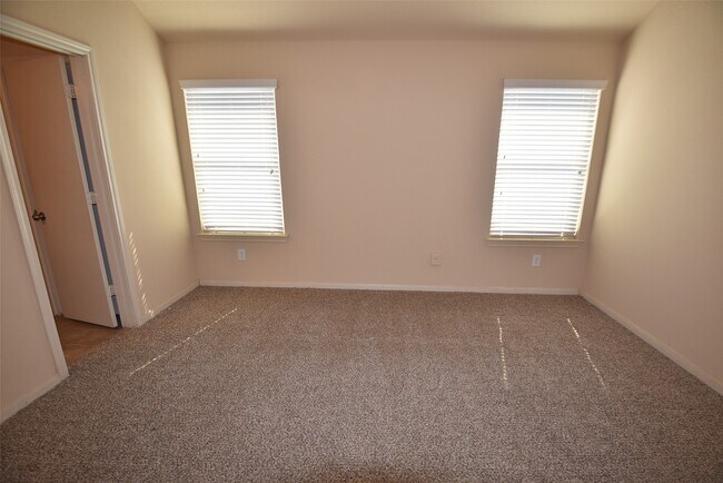 Building Photo - 7906 Big Oak Dr