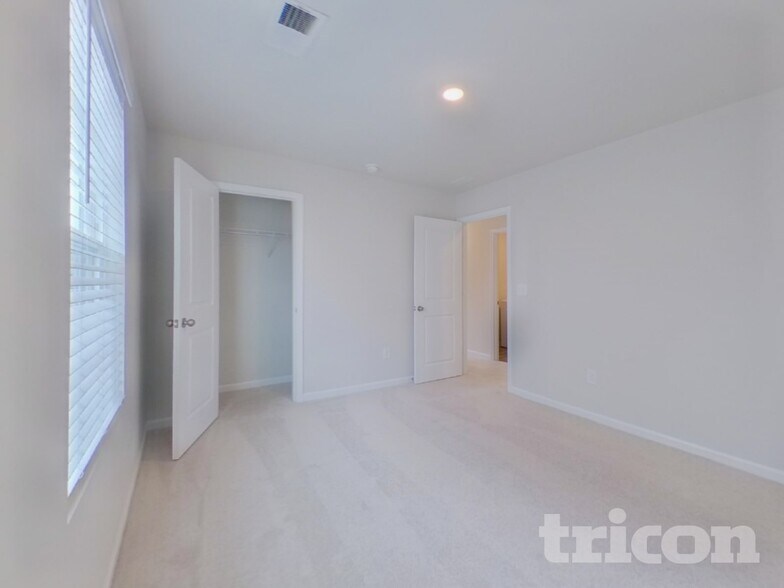 Building Photo - 1438 Cattleman Acrs Dr