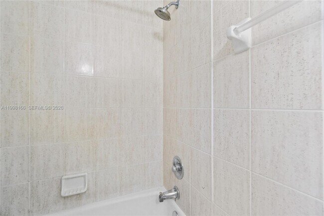 Building Photo - 100 Lincoln Rd