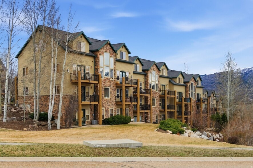 Building Photo - 3555 N Fox Run Dr