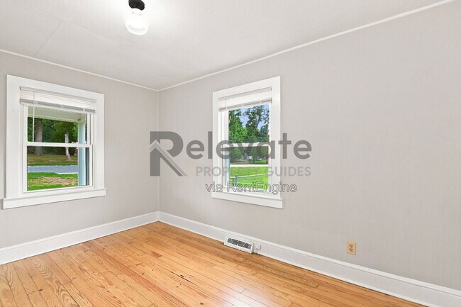 Building Photo - 1425 Dinwiddie Ave