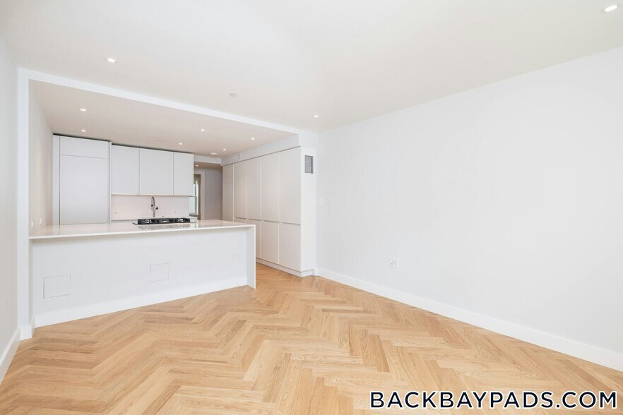 Building Photo - 12 Commonwealth Ave