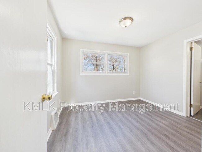 Building Photo - 429 Lovisa St