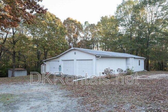 Building Photo - 6822 Wallis Rd