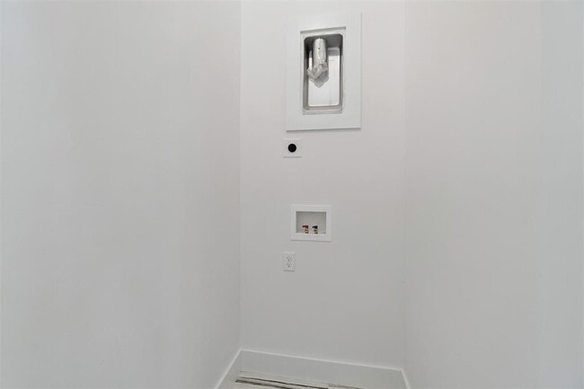 Building Photo - 18821 Selah Wy