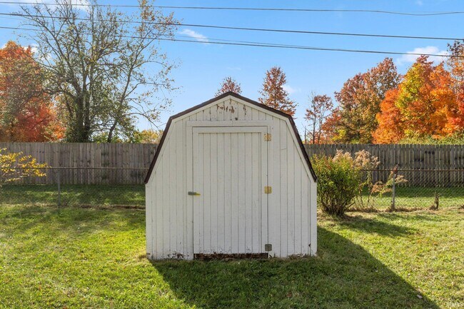 Building Photo - 2221 Graham Dr