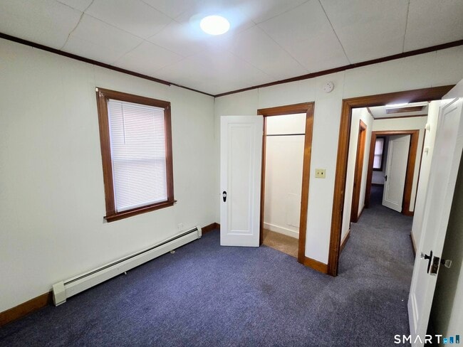 Building Photo - 387 Putnam Pike