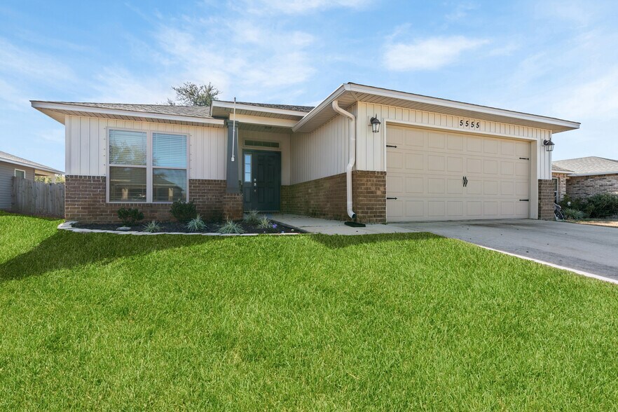 Building Photo - 5555 Peach Dr