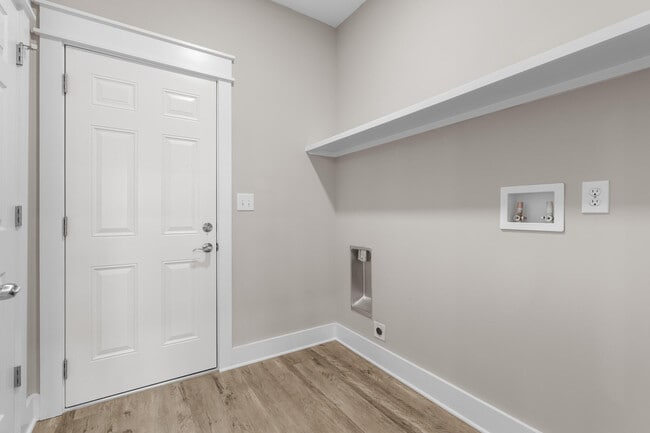 Building Photo - 5 Romana Ln