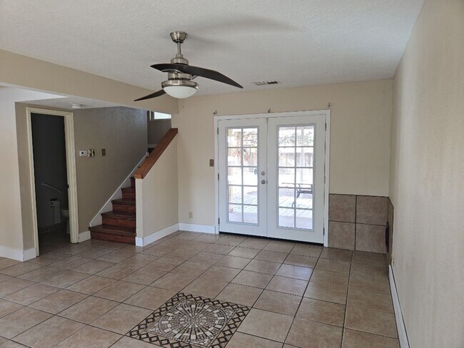 Building Photo - 4 Bedroom, 3 Bathroom! Lovely Home Coming Soon!