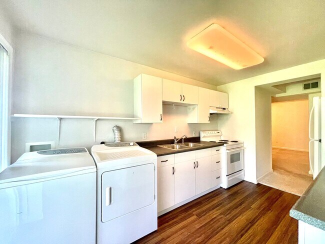 Building Photo - Mid-Century Gem in Kirkland’s Everest Park