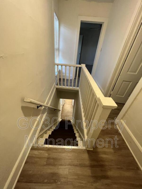 Building Photo - 403 Steel St