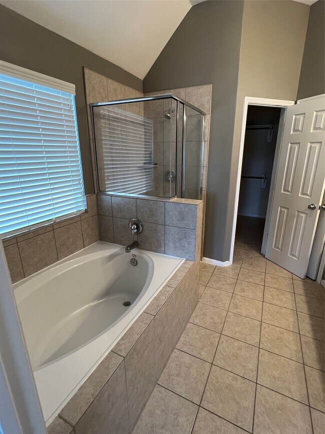 Building Photo - 23623 Plantation Pines Ln