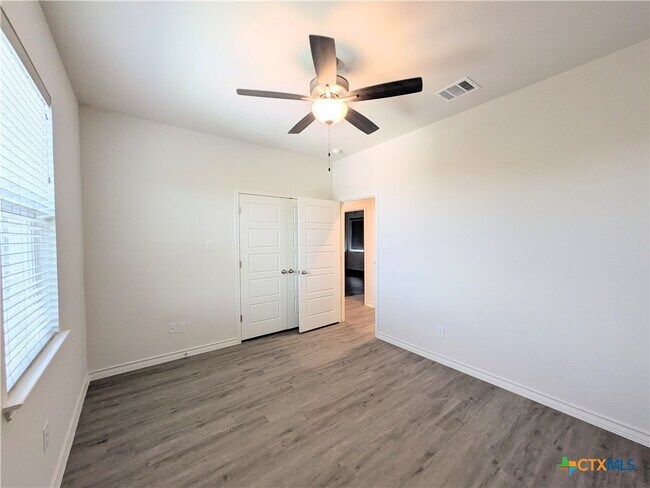 Building Photo - 360 Caveside Dr