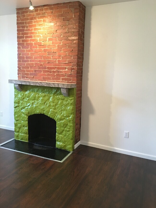 Building Photo - 3306 Iowa St