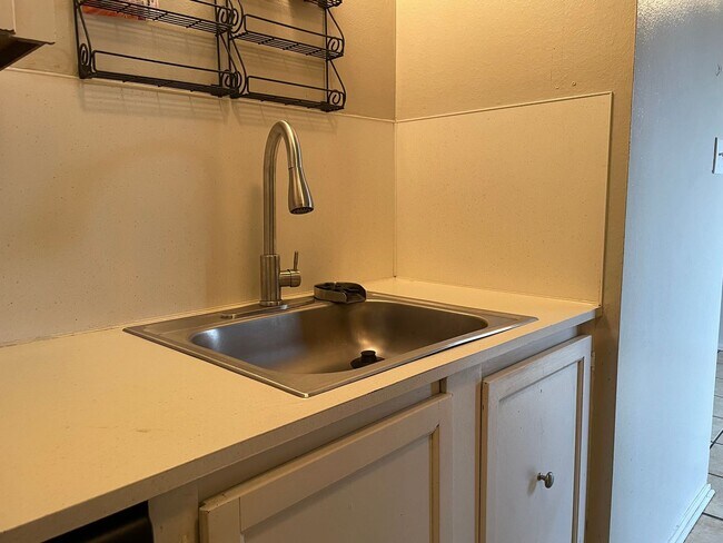 Building Photo - Upstairs unit at Willow Creek available now!