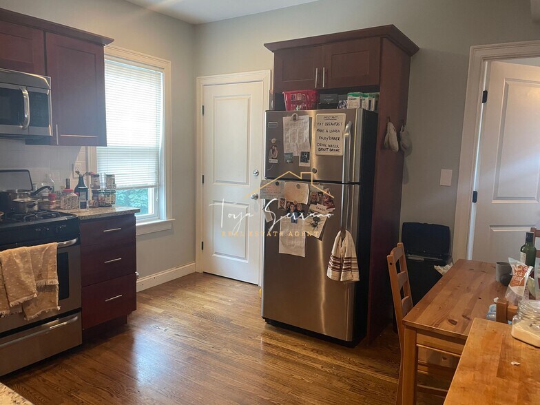 Building Photo - 47 Beech Glen St