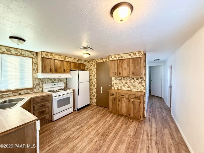 Building Photo - 950 Tumbleweed Dr