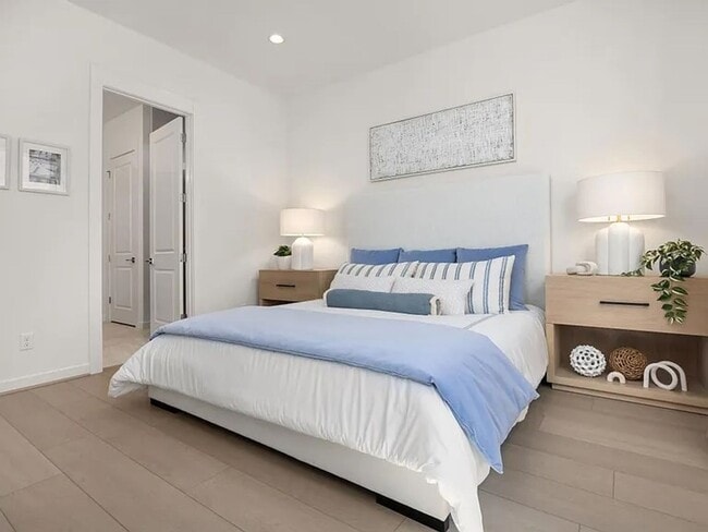 Building Photo - New 2-Bedroom, 2-Bathroom House in Ten Trails' 55+ Community