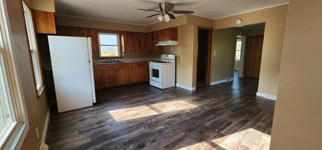 Building Photo - 2 bedroom 1 bath house