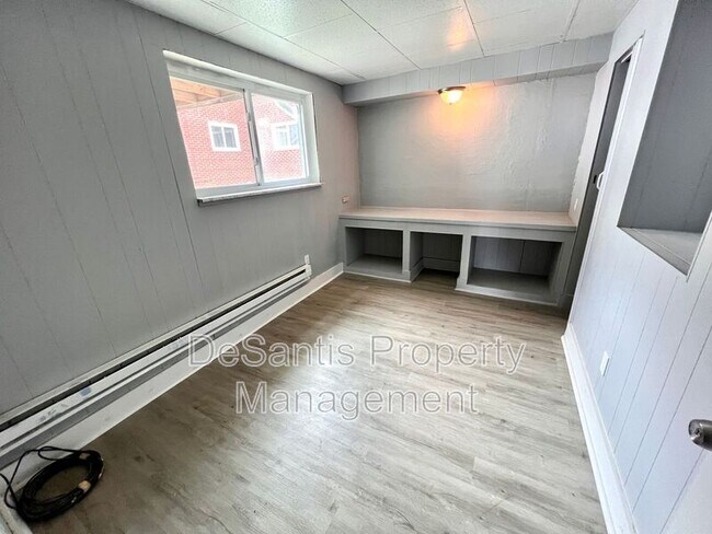 Building Photo - 1141 Brabec St