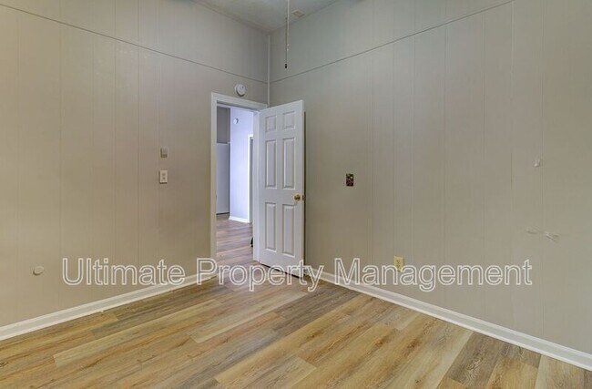 Building Photo - 5746 Marguerite Dr