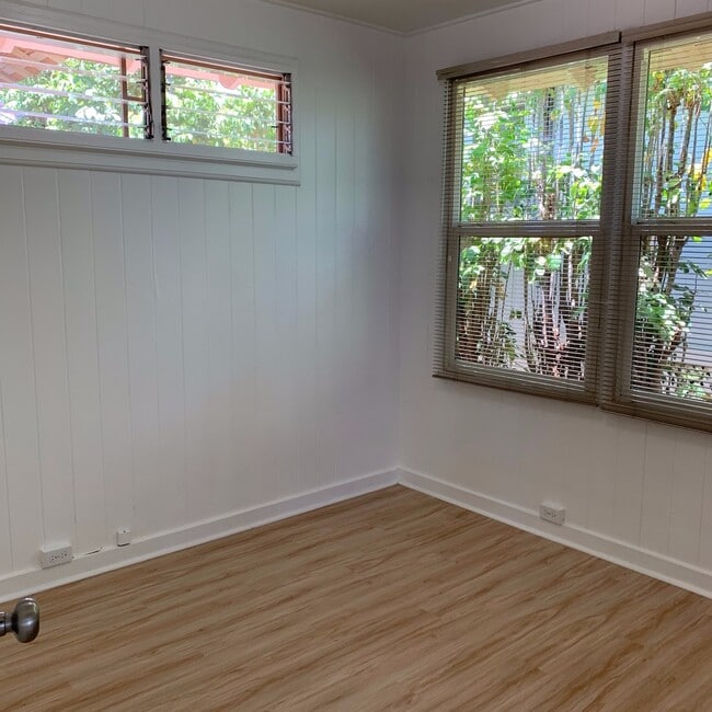 Building Photo - 944 21st Ave