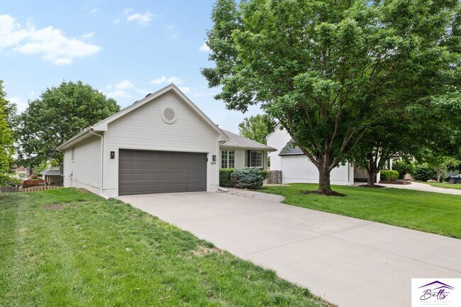 Building Photo - Available for a June Move-in Date.