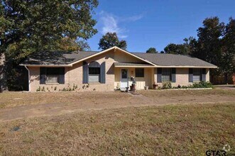 Building Photo - 15711 Echo Glen Dr