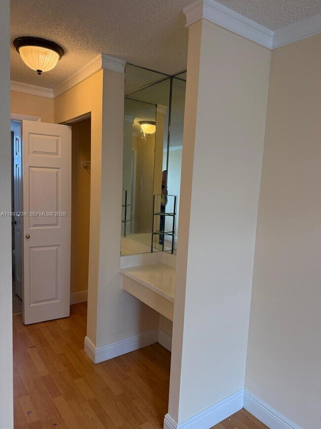 Building Photo - 447 NE 195th St