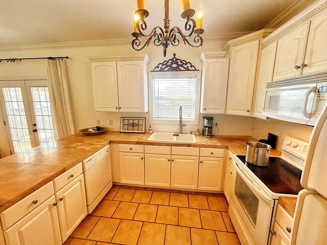 Building Photo - 951 Frontage Rd