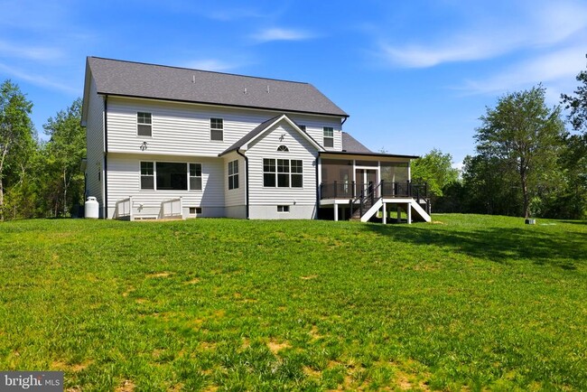 Building Photo - 301 Kingdom Dr