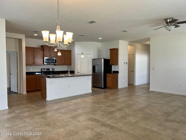 Building Photo - 728 Remington Green Dr SE