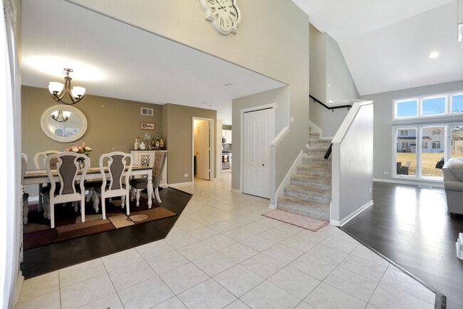 Building Photo - 2655 Molitor Rd