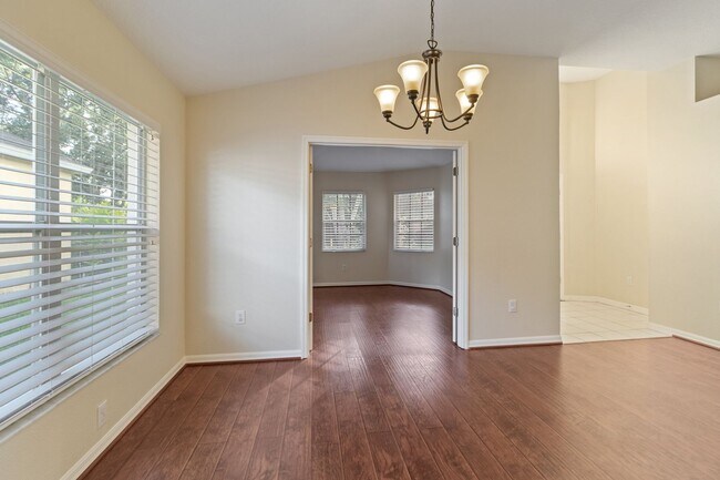 Building Photo - 4 bed, 2 Bath New Tampa Home for Lease!