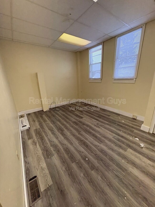 Building Photo - 529 Stryker Ave